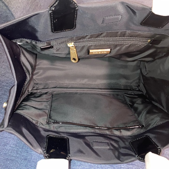 NWT Tory Burch Ella Black Patent Logo Tote with Signature Double T Logo - Picture 10 of 17